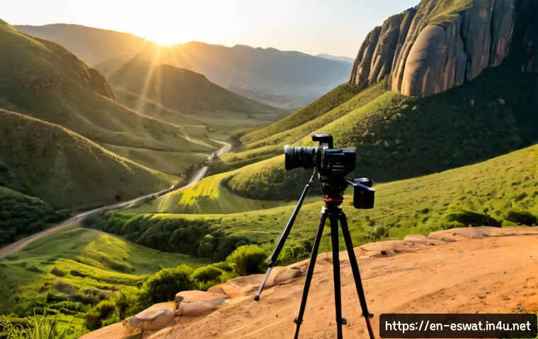 에스와티니에서 영화 촬영지 - Photorealistic cinematic wide shot of a dramatic mountain valley in Eswatini, rolling green hills an...
